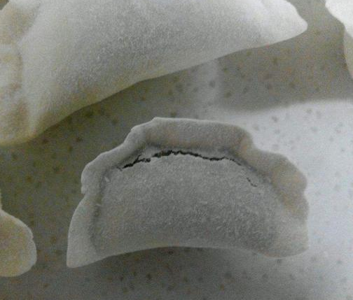餃子機做出來的餃子一凍就裂，怎么回事？
