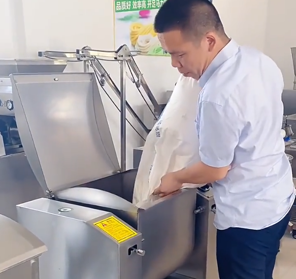 使用包子機包包子，應該怎么和面